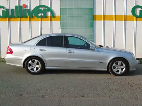 カタログ画像：Ｅクラス （E-CLASS） Ｅ３５０ アバンギャルド 2005年8月 DBA-211056C 3500cc キューバナイトシルバー（Ｍ）orイリジウムシルバー（Ｍ） 燃費8.6km / l 外装