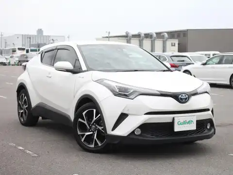 カタログ画像：Ｃ－ＨＲ （C-HR） Ｇ 2016年12月 DAA-ZYX10 1800cc ホワイトパールクリスタルシャイン 燃費30.2km / l メイン（その他）