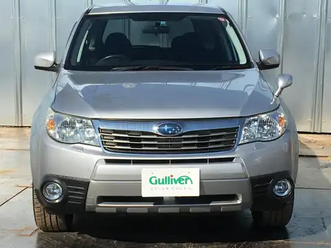 カタログ画像：フォレスター （FORESTER） ２．０ＸＳ 2007年12月 DBA-SH5 2000cc スパークシルバー・メタリック 燃費14.0km / l フロント