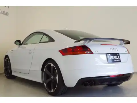 カタログ画像：ＴＴクーペ （TT COUPE） １．８ＴＦＳＩ Ｓラインコンペティション 2014年2月 ABA-8JCDA 1800cc グレイシアホワイトメタリック 燃費14.2km / l バック