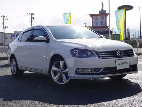 カタログ画像：パサート （PASSAT） ＴＳＩハイラインブルーモーションテクノロジー 2014年4月 DBA-3CCAX 1400cc キャンディホワイト 燃費17.6km / l メイン（その他）