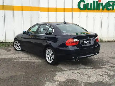 カタログ画像：３シリーズ （3 SERIES） ３３０ｉ 2005年9月 ABA-VB30 3000cc モナコ・ブルー（メタリック・カラー） 燃費9.3km / l バック