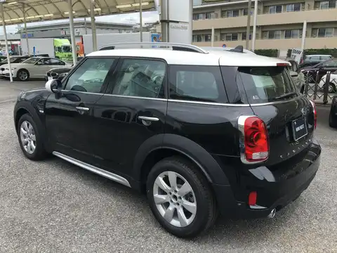 カタログ画像：ＭＩＮＩ （MINI） クーパーＤ クロスオーバー 2018年5月 LDA-YT20 2000cc ミッドナイト・ブラック（メタリック） 燃費21.2km / l バック