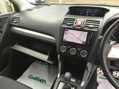 カタログ画像：フォレスター （FORESTER） ２．０ＸＴ アイサイト 2012年11月 DBA-SJG 2000cc クリスタルブラック・シリカ 燃費13.2km / l 内装