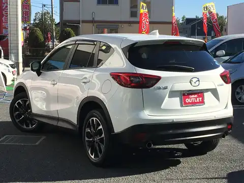 カタログ画像：ＣＸ－５ （CX-5） ２５Ｓ Ｌパッケージ 2015年1月 DBA-KE5FW 2500cc クリスタルホワイトパールマイカ 燃費15.2km / l バック