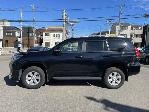 カタログ画像：ランドクルーザープラド （LAND CRUISER PRADO） ＴＸ 2022年8月 3BA-TRJ150W 2700cc ブラックorアティチュードブラックマイカ 燃費8.3km / l 外装