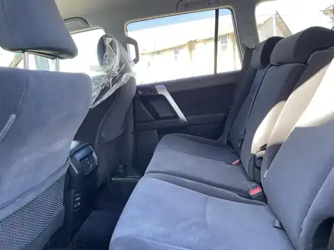 カタログ画像：ランドクルーザープラド （LAND CRUISER PRADO） ＴＸ 2022年8月 3BA-TRJ150W 2700cc ブラックorアティチュードブラックマイカ 燃費8.3km / l バック