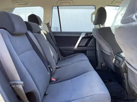 カタログ画像：ランドクルーザープラド （LAND CRUISER PRADO） ＴＸ 2022年8月 3BA-TRJ150W 2700cc ブラックorアティチュードブラックマイカ 燃費8.3km / l バック
