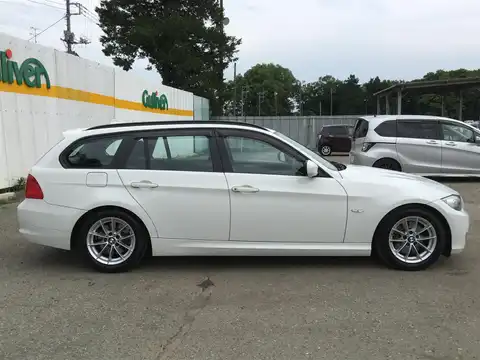 カタログ画像：３シリーズ （3 SERIES） ３２０ｉツーリング 2010年5月 LBA-US20 2000cc アルピン・ホワイトⅢ（ソリッド・カラー） 燃費13.0km / l 外装