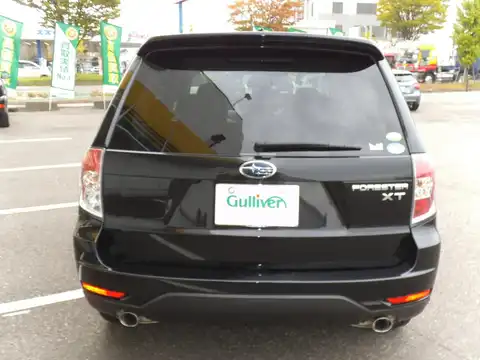 カタログ画像：フォレスター （FORESTER） ２．０ＸＴ ブラックレザーセレクション 2009年12月 DBA-SH5 2000cc オブシディアンブラック・パール 燃費12.2km / l バック