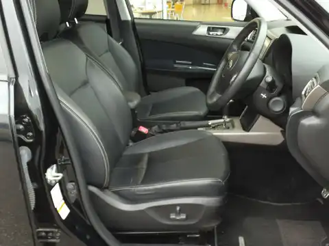 カタログ画像：フォレスター （FORESTER） ２．０ＸＴ ブラックレザーセレクション 2009年12月 DBA-SH5 2000cc オブシディアンブラック・パール 燃費12.2km / l 内装