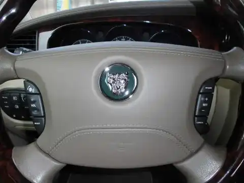 カタログ画像：ＸＪ （XJ） ＸＪ ４．２ソブリンＬ 2006年6月 CBA-J82TB 4200cc エボニー 燃費6.8km / l 内装