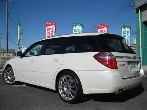 カタログ画像：レガシィツーリングワゴン （LEGACY TOURING WAGON） ｔｕｎｅｄ ｂｙ ＳＴＩ 2007年8月 CBA-BP5 2000cc サテンホワイト・パール 燃費11.4km / l バック