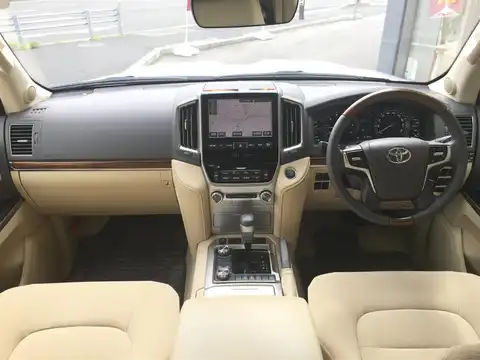 カタログ画像：ランドクルーザー （LAND CRUISER） ＡＸ 2015年8月 CBA-URJ202W 4600cc シルバーメタリック 燃費6.9km / l 内装