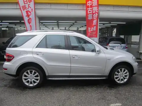 カタログ画像：Ｍクラス （M-CLASS） ＭＬ３５０ ブルーテック ４マチック 2010年11月 FDA-164125 3000cc パラジウムシルバー（Ｍ）orイリジウムシルバー（Ｍ） 外装