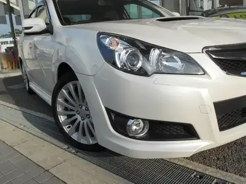 カタログ画像：レガシィＢ４ （LEGACY B4） ２．５ＧＴ 2010年5月 DBA-BM9 2500cc サテンホワイト・パール 燃費12.0km / l 外装