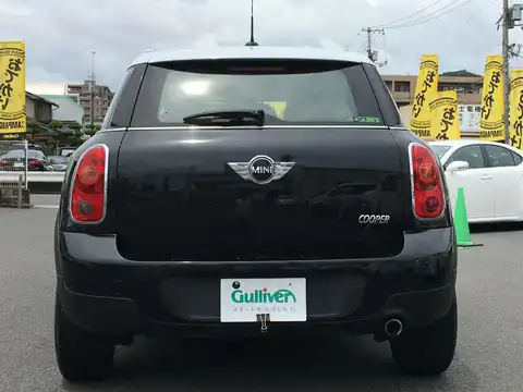 カタログ画像：ＭＩＮＩ （MINI） クーパー クロスオーバー 2014年4月 CBA-ZA16 1600cc アブソリュート・ブラック（メタリック） 燃費14.0km / l バック
