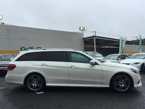 カタログ画像：Ｅクラスステーションワゴン （E-CLASS STATIONWAGON） Ｅ２５０ ステーションワゴン アバンギャルド １ｓｔアニバーサリーエディション 2014年5月 RBA-212236C 2000cc ダイヤモンドホワイト 燃費15.5km / l 外装