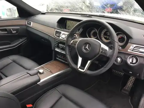 カタログ画像：Ｅクラスステーションワゴン （E-CLASS STATIONWAGON） Ｅ２５０ ステーションワゴン アバンギャルド １ｓｔアニバーサリーエディション 2014年5月 RBA-212236C 2000cc ダイヤモンドホワイト 燃費15.5km / l 内装