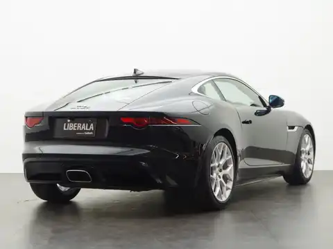 カタログ画像：Ｆタイプ （F-TYPE） Ｒ－ダイナミック クーペ 2017年9月 DBA-J60XB 2000cc ナルヴィクブラック 燃費12.2km / l バック