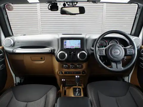 カタログ画像：ジープ・ラングラー （JEEP WRANGLER） サハラ 2016年3月 ABA-JK36S 3600cc ブライトホワイトクリアコート 燃費7.9km / l 内装