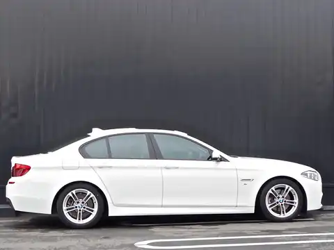 カタログ画像：５シリーズ （5 SERIES） ５２３ｉ Ｍスポーツ ハイラインパッケージ 2016年10月 DBA-XG20 2000cc アルピン・ホワイトⅢ（ソリッド・カラー） 燃費14.2km / l 外装