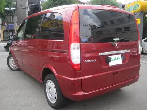 カタログ画像：ビアノ （VIANO） ３．２トレンド 2003年10月 GH-639811C 3200cc インディーレッド（Ｍ） 燃費7.8km / l バック