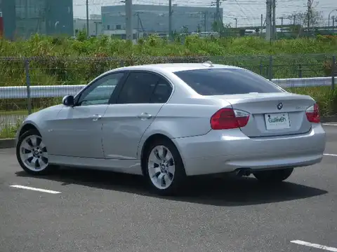 カタログ画像：３シリーズ （3 SERIES） ３３０ｉ ハイラインパッケージ 2006年9月 ABA-VB30 3000cc 燃費9.3km / l バック