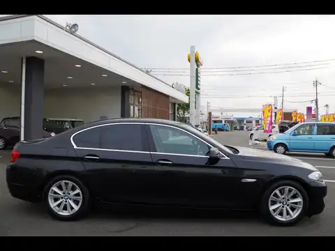 カタログ画像：５シリーズ （5 SERIES） ５２３ｉ 2010年7月 DBA-FP25 2500cc ブラック・サファイア・メタリック 燃費11.2km / l 外装