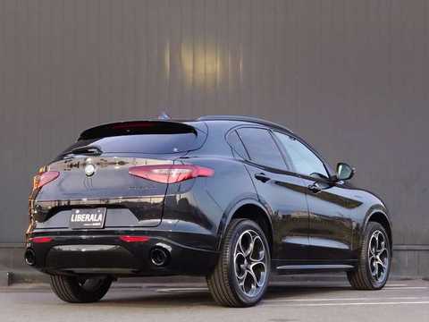 カタログ画像：ステルヴィオ （STELVIO） ２．２ターボ ディーゼルＱ４ＴＩ 2022年4月 3DA-94922 2200cc ブルカノ ブラック 燃費16.0km / l バック