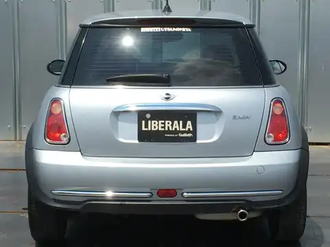 カタログ画像：ＭＩＮＩ （MINI） ワン セブン 2006年2月 GH-RA16 1600cc アストロ・ブラック（メタリック） 燃費11.8km / l バック
