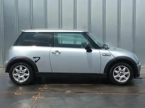カタログ画像：ＭＩＮＩ （MINI） ワン セブン 2006年2月 GH-RA16 1600cc アストロ・ブラック（メタリック） 燃費11.8km / l 外装