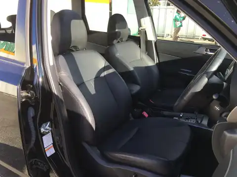 カタログ画像：フォレスター （FORESTER） ２．０ＸＳ プレミアムセレクション 2010年10月 DBA-SHJ 2000cc オブシディアンブラック・パール 燃費13.6km / l 内装