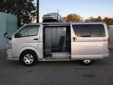 カタログ画像：ハイエースバン （HIACE VAN） ＤＸ ＧＬパッケージ仕様車 2010年7月 LDF-KDH201V 3000cc シルバーマイカメタリック 燃費11.2km / l 外装