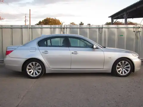 カタログ画像：５シリーズ （5 SERIES） ５３０ｉ 2007年6月 ABA-NU30 3000cc チタン・シルバーメタリック 燃費9.4km / l 外装