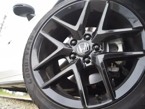 カタログ画像：シビック （CIVIC） タイプＲ レーシングブラックパッケージ 2025年9月 6BA-FL5 2000cc チャンピオンシップホワイト 燃費12.5km / l タイヤ