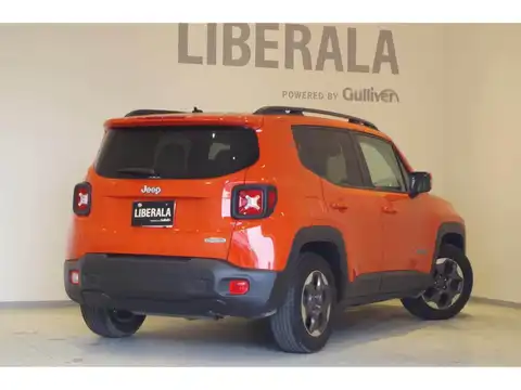 カタログ画像：ジープ・レネゲード （JEEP RENEGADE） ロンジチュード 2018年2月 ABA-BU14 1400cc オマハオレンジクリアコート 燃費15.5km / l バック