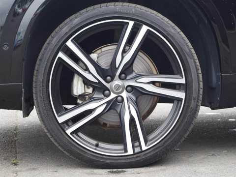 カタログ画像：ＸＣ９０ （XC90） Ｔ８ ツインエンジン ＡＷＤ エクセレンス 2018年8月 DLA-LB420XCPA 2000cc オニキスブラックメタリック 燃費13.7km / l タイヤ