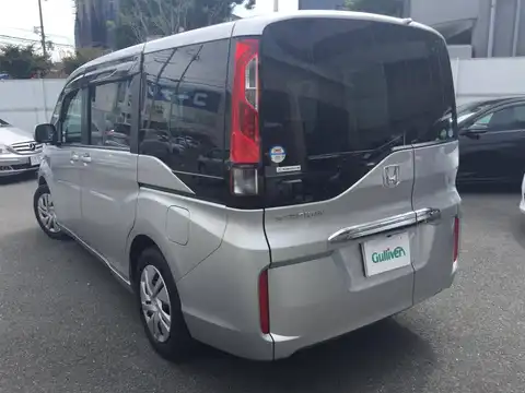 カタログ画像：ステップワゴン （STEPWAGON） Ｇ 2015年4月 DBA-RP1 1500cc スーパープラチナ・メタリック 燃費17.0km / l バック