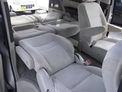 カタログ画像：アルファードハイブリッド （ALPHARD HYBRID） Ｇエディション サイドリフトアップシート装着車 2003年7月 ZA-ATH10W 2400cc シルバーメタリック 燃費16.4km / l 内装