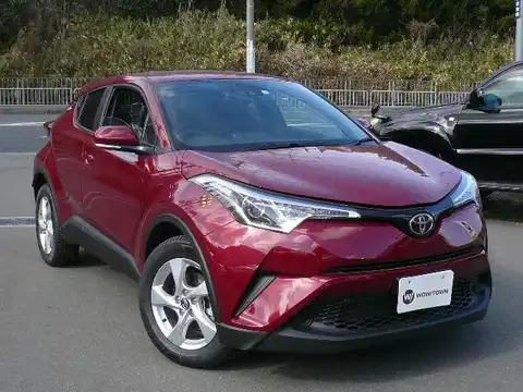 カタログ画像：Ｃ－ＨＲ （C-HR） Ｓ－Ｔ 2018年5月 DBA-NGX50 1200cc センシュアルレッドマイカorブラック×センシュアルレッドマイカ 燃費15.4km / l メイン（その他）