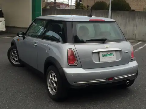 カタログ画像：ＭＩＮＩ （MINI） ワン 2004年9月 GH-RA16 1600cc ピュア・シルバーメタリック 燃費14.0km / l バック