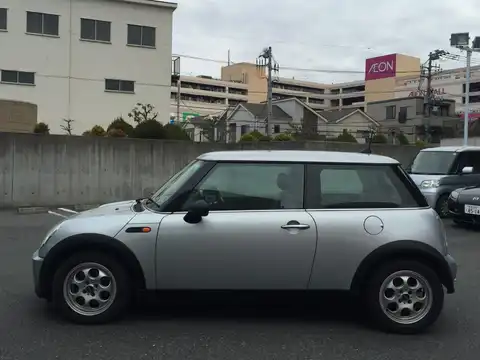カタログ画像：ＭＩＮＩ （MINI） ワン 2004年9月 GH-RA16 1600cc ピュア・シルバーメタリック 燃費14.0km / l 外装