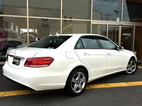 カタログ画像：Ｅクラス （E-CLASS） Ｅ２５０ 2013年5月 RBA-212036C 2000cc ポーラーホワイト（Ｓ） 燃費15.5km / l バック