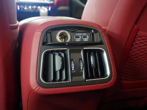 カタログ画像：レヴァンテ （LEVANTE） ＧＴペッレ イントレッチァータ 2022年12月 7AA-MLE20 2000cc ビアンコ 内装