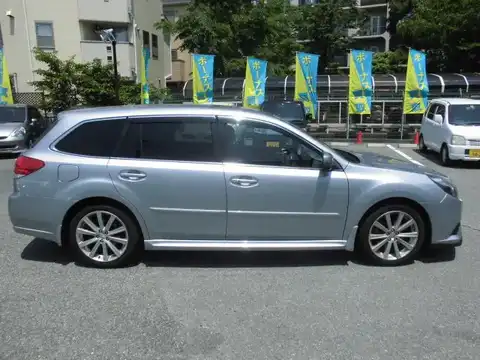 カタログ画像：レガシィツーリングワゴン （LEGACY TOURING WAGON） ２．５ｉアイサイト Ｓパッケージ 2014年4月 DBA-BRM 2500cc アイスシルバー・メタリック 燃費12.4km / l 外装