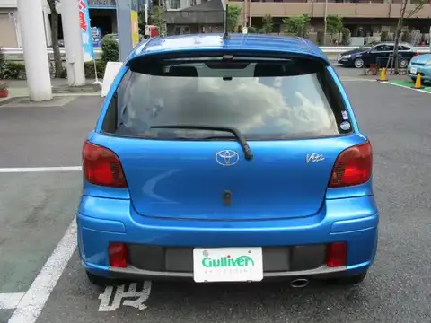 カタログ画像：ヴィッツ （VITZ） ＲＳ Ｖパッケージ 2004年2月 CBA-NCP13 1500cc ブルーメタリック 燃費15.2km / l バック