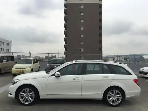 カタログ画像：Ｃクラスステーションワゴン （C-CLASS STATIONWAGON） Ｃ２００ ブルーエフィシェンシー ステーションワゴン アバンギャルド 2012年7月 DBA-204248 1800cc ダイヤモンドホワイト（Ｍ） 燃費13.6km / l 外装