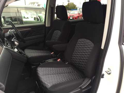 カタログ画像：デリカＤ：５ （DELICA D:5） Ｍ 2019年11月 3DA-CV1W 2200cc ウォームホワイトパール×スターリングシルバーメタリックorウォームホワイトパール 燃費12.6km / l 内装