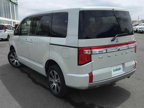 カタログ画像：デリカＤ：５ （DELICA D:5） Ｍ 2019年11月 3DA-CV1W 2200cc ウォームホワイトパール×スターリングシルバーメタリックorウォームホワイトパール 燃費12.6km / l バック